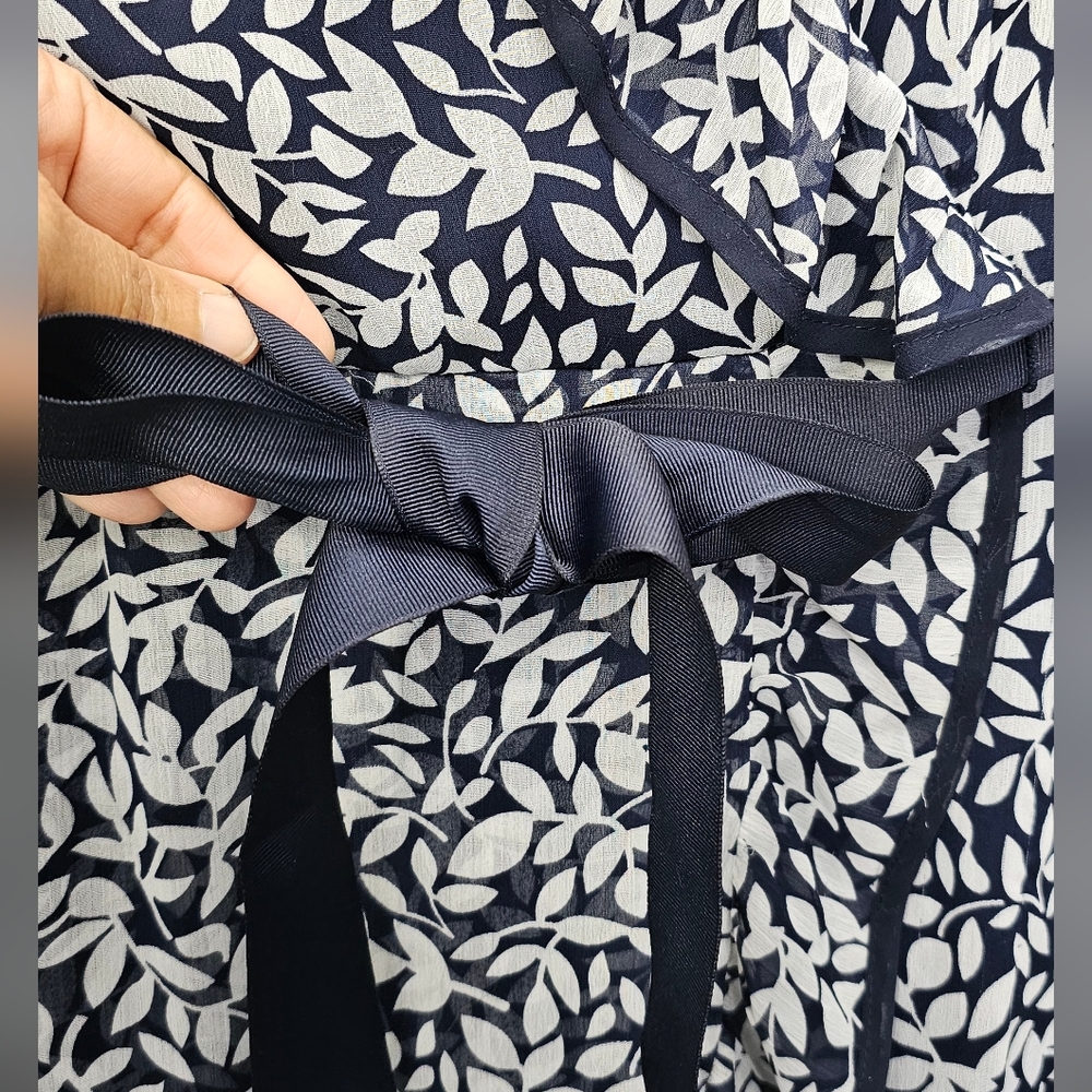 Dressbarn Women's Navy White Leaf Print Faux Wrap Dress Size 14 Boho - Picture 6 of 13